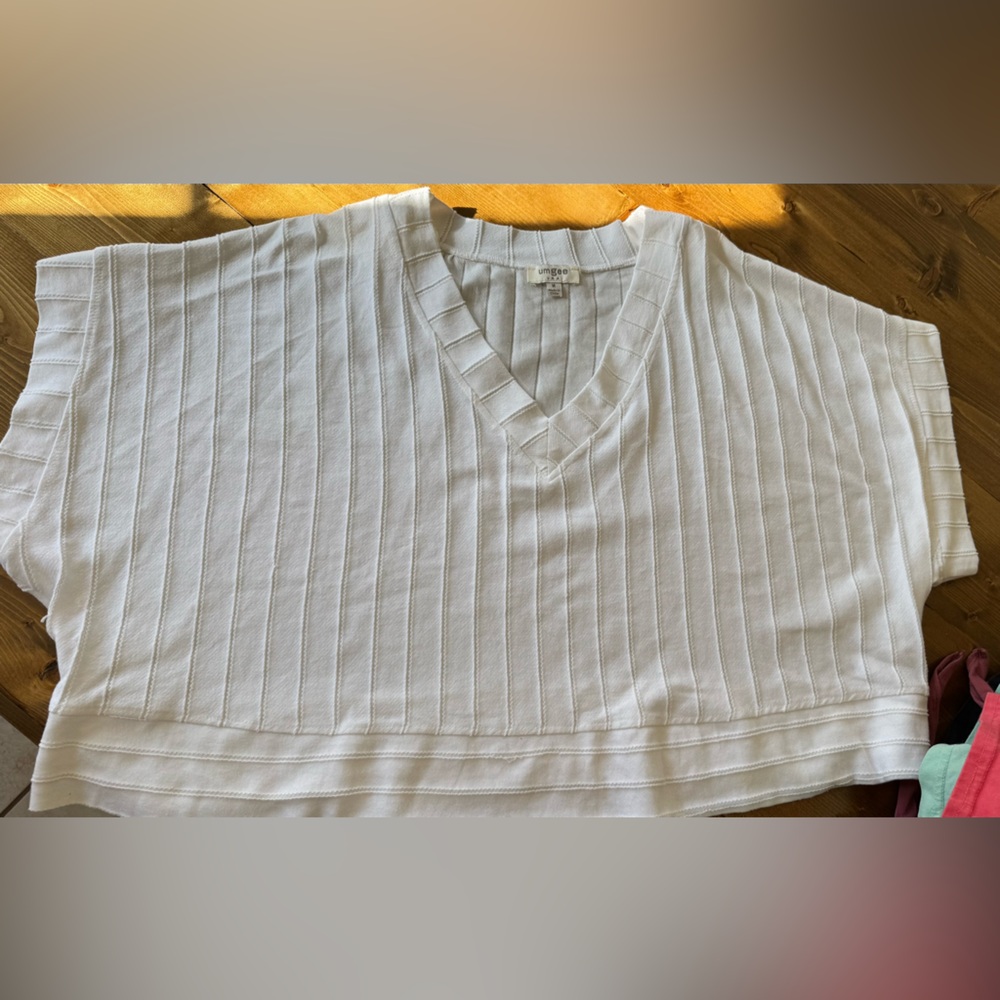 Umgee Ribbed White Textured Sleeveless Top – Size M